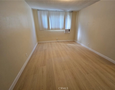 1216 N Formosa N - Photo Thumbnail 6