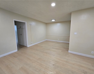 1216 N Formosa N - Photo Thumbnail 3