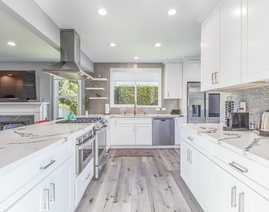 1207 Greenacre Avenue - Photo Thumbnail 6
