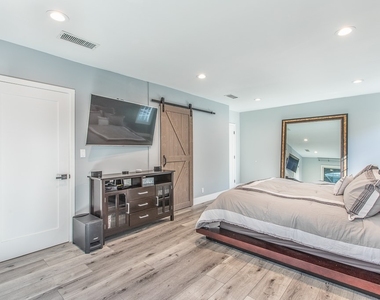 1207 Greenacre Avenue - Photo Thumbnail 14