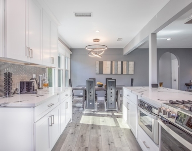 1207 Greenacre Avenue - Photo Thumbnail 7