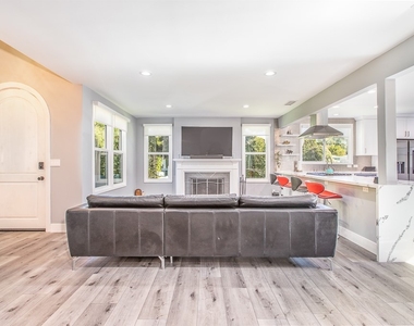 1207 Greenacre Avenue - Photo Thumbnail 5