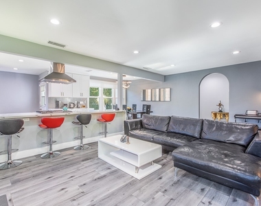 1207 Greenacre Avenue - Photo Thumbnail 11