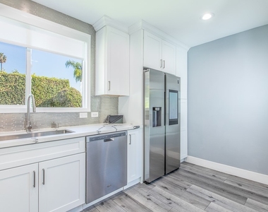 1207 Greenacre Avenue - Photo Thumbnail 8