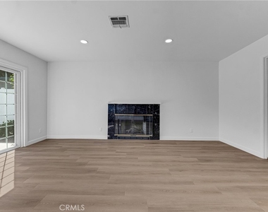 17706 Collins Street - Photo Thumbnail 9
