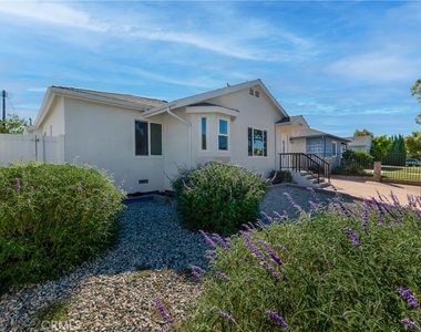 17706 Collins Street - Photo Thumbnail 2