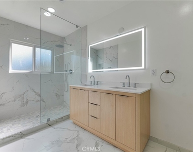 17706 Collins Street - Photo Thumbnail 18