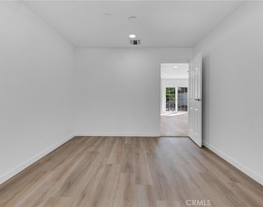 17706 Collins Street - Photo Thumbnail 22