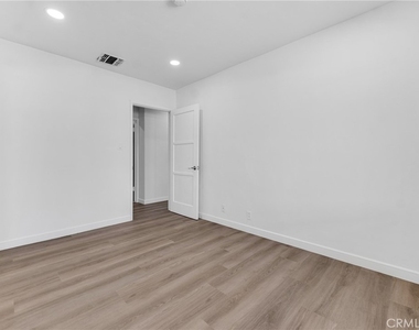 17706 Collins Street - Photo Thumbnail 20