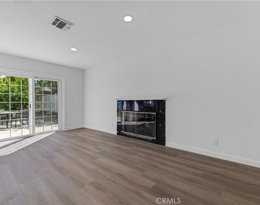 17706 Collins Street - Photo Thumbnail 8