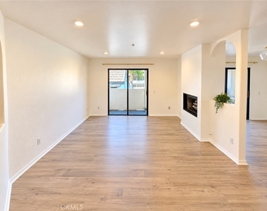 17735 Kinzie - Photo Thumbnail 5