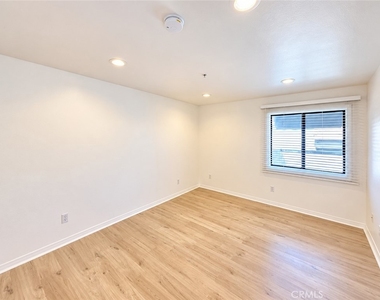 17735 Kinzie - Photo Thumbnail 8