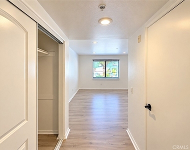 17735 Kinzie - Photo Thumbnail 11