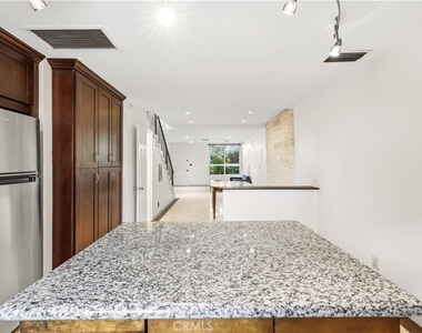 7320 Lennox Avenue - Photo Thumbnail 11