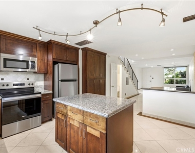 7320 Lennox Avenue - Photo Thumbnail 5