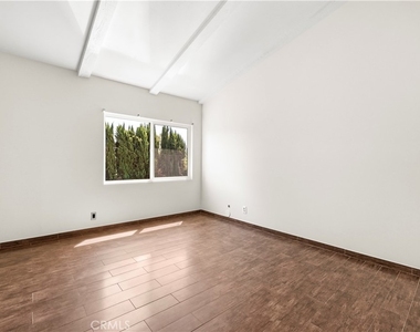 7320 Lennox Avenue - Photo Thumbnail 17