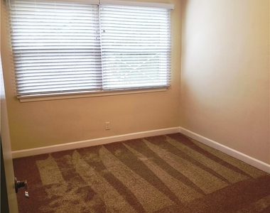 22436 Avenue San Luis - Photo Thumbnail 12