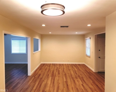 22436 Avenue San Luis - Photo Thumbnail 2