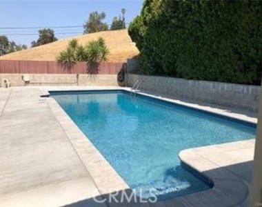 22436 Avenue San Luis - Photo Thumbnail 19
