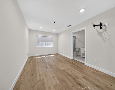 7940 Atoll Avenue - Photo Thumbnail 20