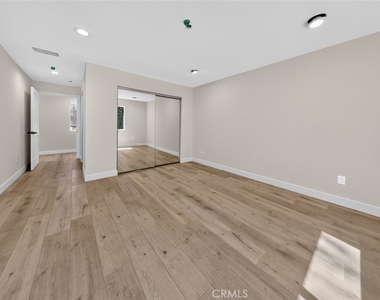 7940 Atoll Avenue - Photo Thumbnail 25