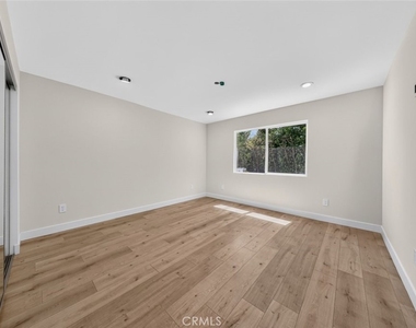 7940 Atoll Avenue - Photo Thumbnail 24
