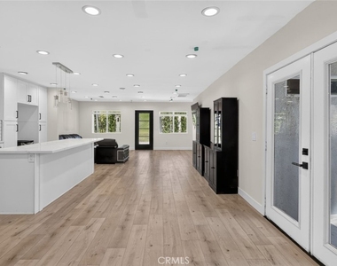 7940 Atoll Avenue - Photo Thumbnail 16