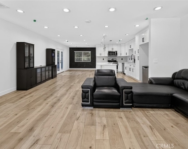7940 Atoll Avenue - Photo Thumbnail 8