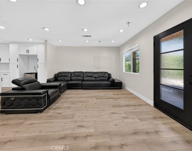 7940 Atoll Avenue - Photo Thumbnail 10