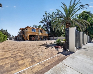7940 Atoll Avenue - Photo Thumbnail 37