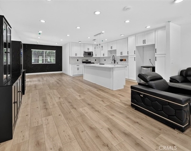 7940 Atoll Avenue - Photo Thumbnail 9