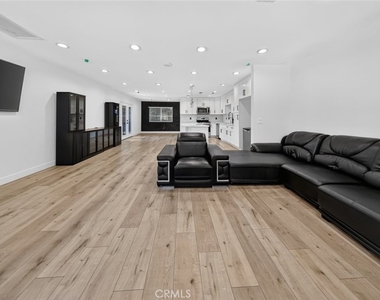 7940 Atoll Avenue - Photo Thumbnail 7