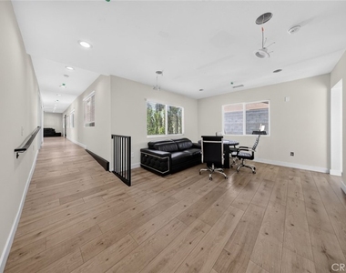 7940 Atoll Avenue - Photo Thumbnail 26
