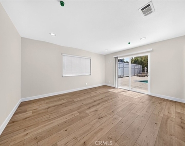 7940 Atoll Avenue - Photo Thumbnail 32