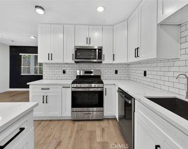 7940 Atoll Avenue - Photo Thumbnail 14
