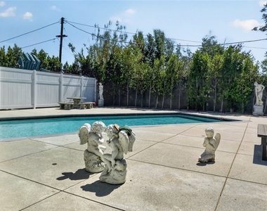 7940 Atoll Avenue - Photo Thumbnail 36