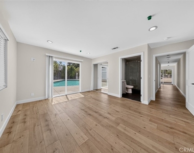 7940 Atoll Avenue - Photo Thumbnail 34
