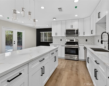 7940 Atoll Avenue - Photo Thumbnail 13
