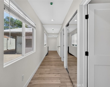 7940 Atoll Avenue - Photo Thumbnail 17