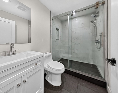 7940 Atoll Avenue - Photo Thumbnail 23
