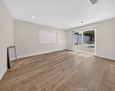 7940 Atoll Avenue - Photo Thumbnail 31