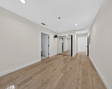 7940 Atoll Avenue - Photo Thumbnail 21