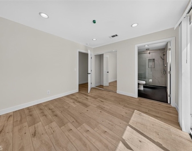 7940 Atoll Avenue - Photo Thumbnail 29