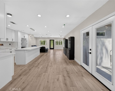 7940 Atoll Avenue - Photo Thumbnail 15