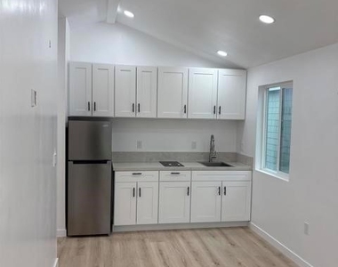 2421 L St. - Photo Thumbnail 6