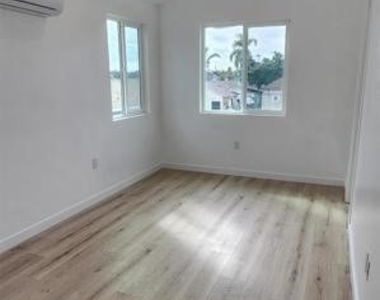 2421 L St. - Photo Thumbnail 4