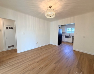 10318 Burin Avenue - Photo Thumbnail 5