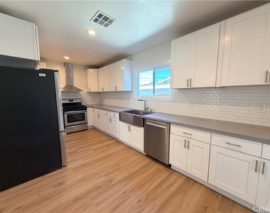 10318 Burin Avenue - Photo Thumbnail 18