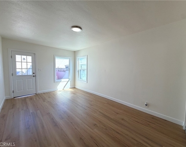 10318 Burin Avenue - Photo Thumbnail 21