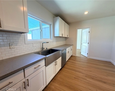 10318 Burin Avenue - Photo Thumbnail 20